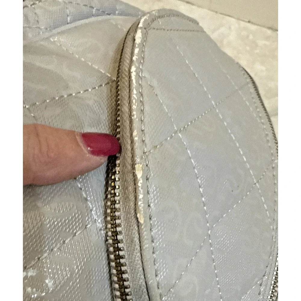 VTG GUESS Light Gray Wiloma Shine Logo Quilted Backpack Purse School Y2K**See